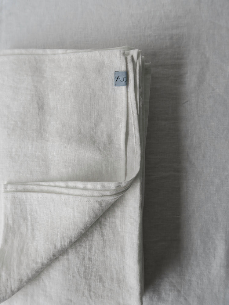 
                  
                    Albin & Tyne 100% Linen tablecloth - Snow white
                  
                
