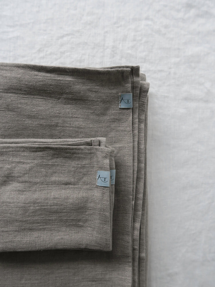 Albin & Tyne Bundle: 100% Linen tablecloth + matching napkins (set of 4), Natural/Taupe